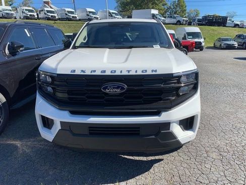 New 2025 Ford Expedition Active image 9