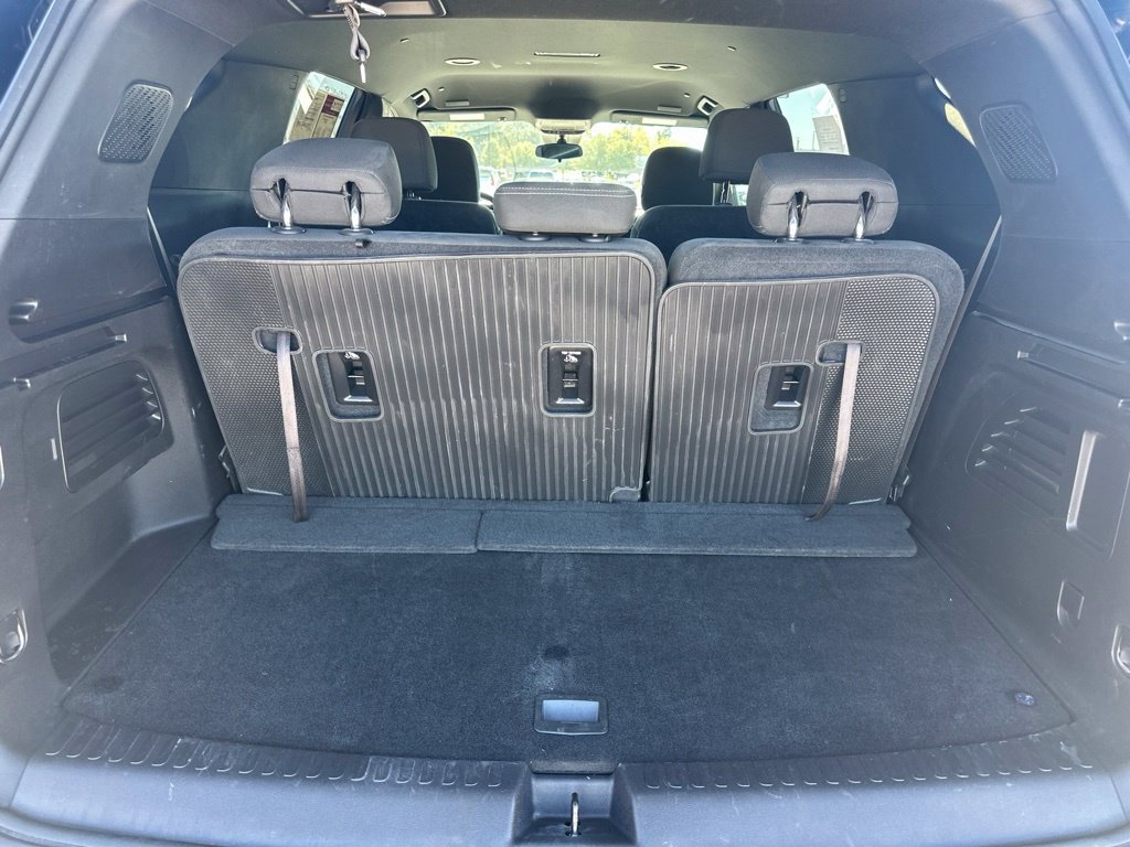 Used 2025 Chevrolet Traverse LT AWD/4WD image 9