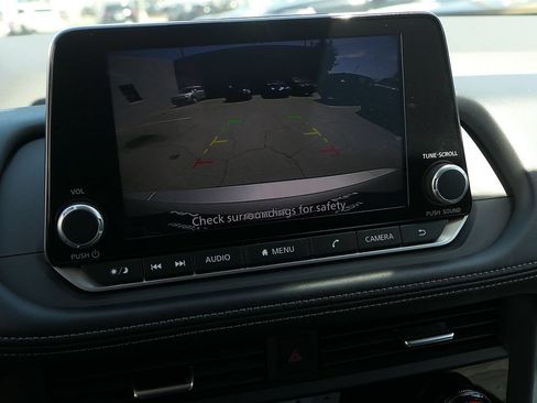 Used 2024 Nissan Rogue SV FWD image 19