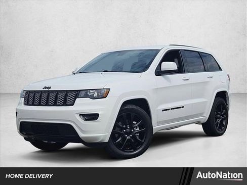 Used 2022 Jeep Grand Cherokee Laredo X image 1