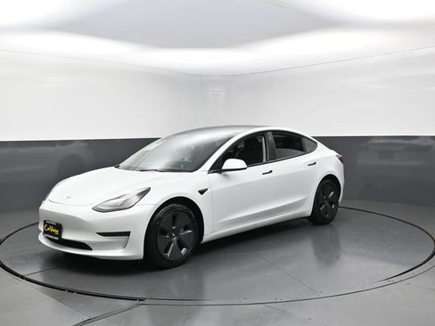Used 2023 Tesla Model 3 Standard Range RWD image 2