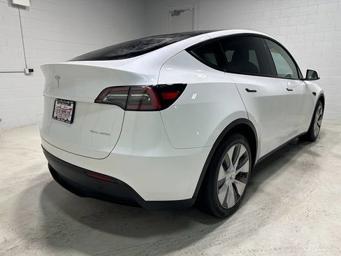 Used 2023 Tesla Model Y Long Range AWD/4WD image 5