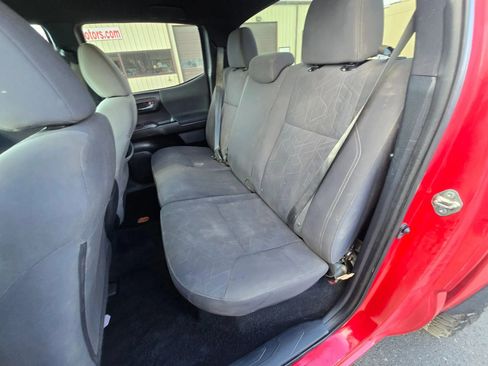 Used 2019 Toyota Tacoma TRD Off-Road AWD/4WD image 14