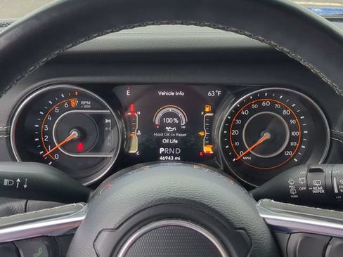 Used 2022 Jeep Wrangler Unlimited Sahara w/ LED Lighting Group AWD/4WD image 10