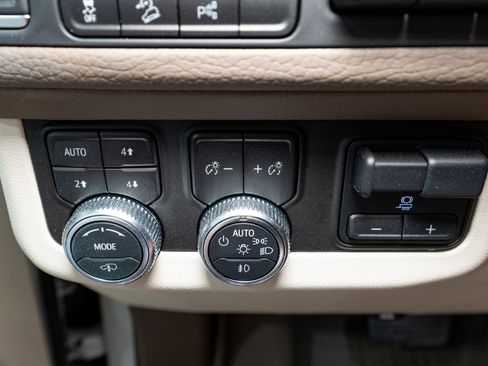 Used 2023 GMC Yukon XL Denali w/ Denali Reserve Package image 35