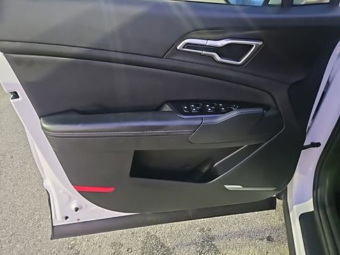 Used 2024 Kia Sportage EX image 15