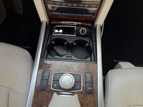 Used 2014 Mercedes-Benz E 550 4MATIC Sedan image 19
