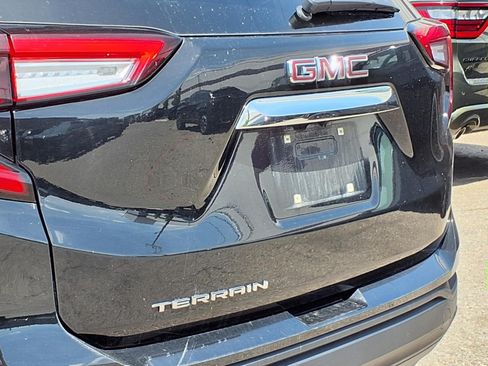 Used 2024 GMC Terrain SLE FWD image 7
