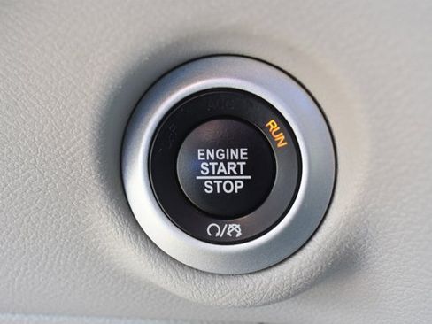 Used 2024 Chrysler Pacifica Touring-L FWD image 29