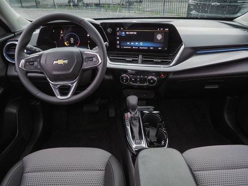 Certified 2025 Chevrolet Trax LT w/ Driver Confidence Package FWD image 10