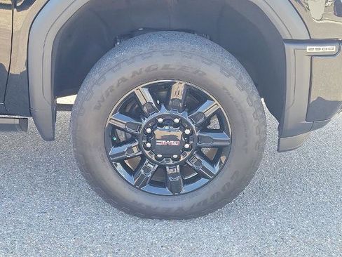 Used 2024 GMC Sierra 2500 AT4 w/ AT4 Premium Plus Package AWD/4WD image 7