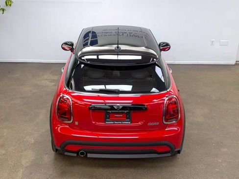 Used 2022 MINI Cooper 2-Door Hardtop w/ Premium Package image 33
