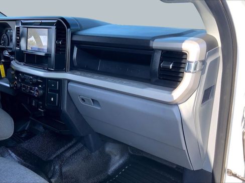 Used 2025 Ford F250 XL AWD/4WD image 19