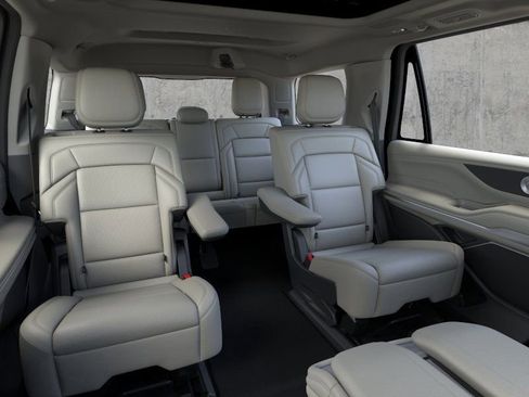 New 2026 Lincoln Navigator Reserve AWD/4WD image 11