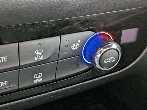 Used 2023 Buick Enclave Essence image 22