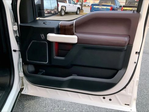 Used 2017 Ford F150 Platinum w/ Equipment Group 701A Luxury image 22