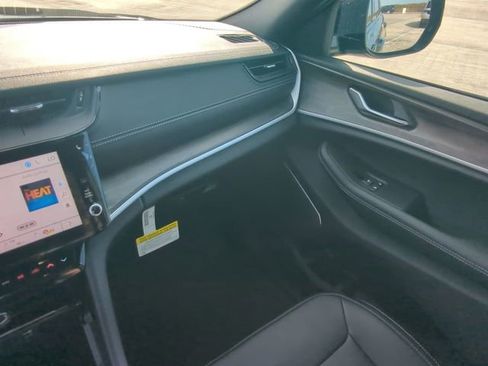 New 2026 Jeep Grand Cherokee Limited RWD image 19
