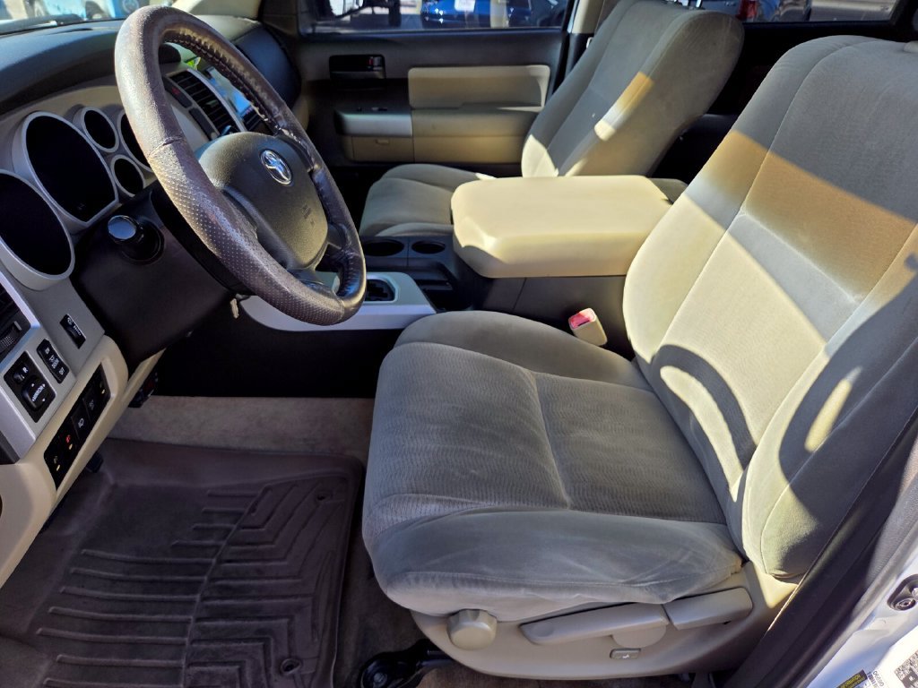 Used 2008 Toyota Sequoia SR5 w/ Towing Pkg AWD/4WD image 10