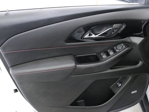 Used 2023 Chevrolet Traverse RS image 21