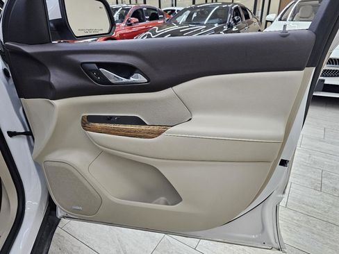 Used 2017 GMC Acadia Denali image 40