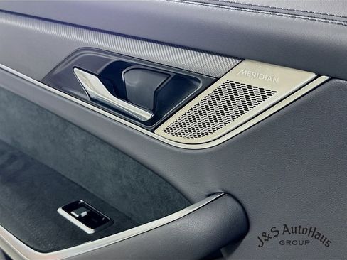 Used 2023 Jaguar F-PACE SVR image 32