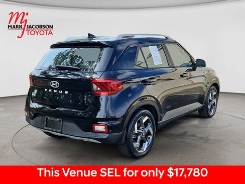 Used 2022 Hyundai Venue SEL FWD image 9
