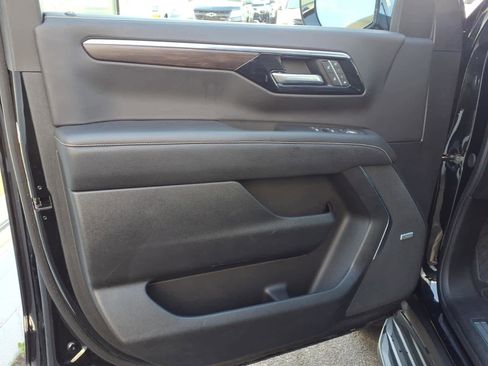 Used 2025 Chevrolet Suburban Premier AWD/4WD image 10