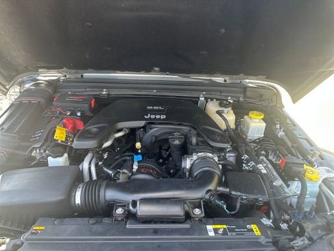 Used 2021 Jeep Gladiator Sport image 22