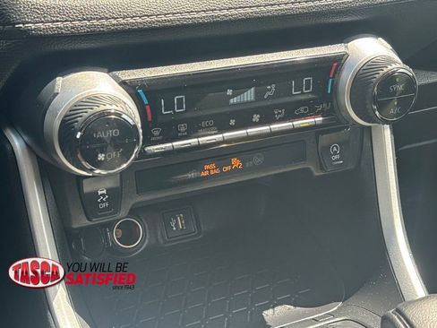 Used 2025 Toyota RAV4 XLE AWD/4WD image 24