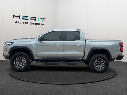 Used 2025 Chevrolet Colorado ZR2 w/ Technology Package AWD/4WD image 5