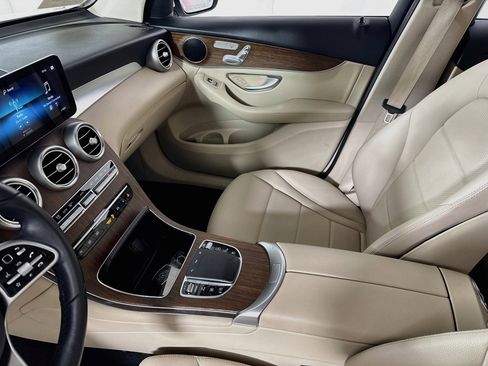 Used 2022 Mercedes-Benz GLC 300 4MATIC image 23