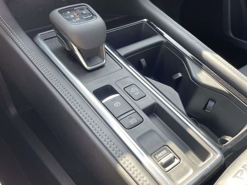 Used 2024 Nissan Pathfinder Platinum image 24