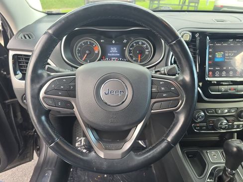 Used 2019 Jeep Cherokee Limited image 23