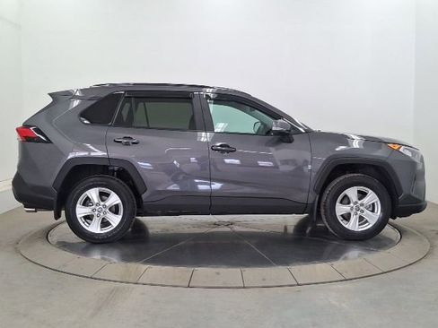 Used 2021 Toyota RAV4 XLE w/ Convenience Package image 8