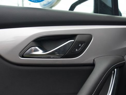 Used 2025 Chevrolet Blazer LT FWD image 12