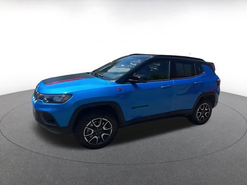 Used 2025 Jeep Compass Trailhawk AWD/4WD image 8