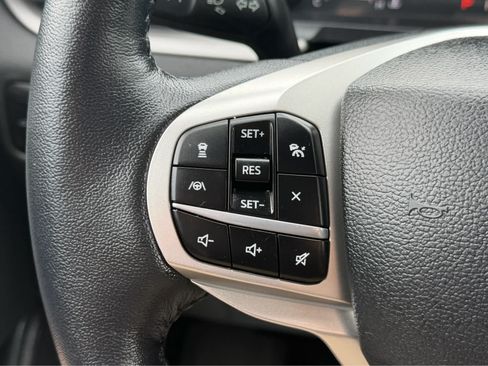Used 2023 Ford Explorer XLT w/ Equipment Group 202A AWD/4WD image 18