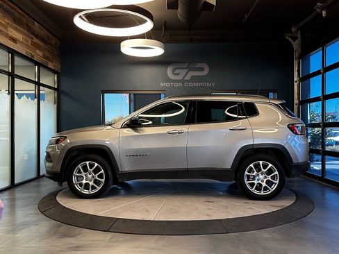 Used 2024 Jeep Compass Latitude image 6