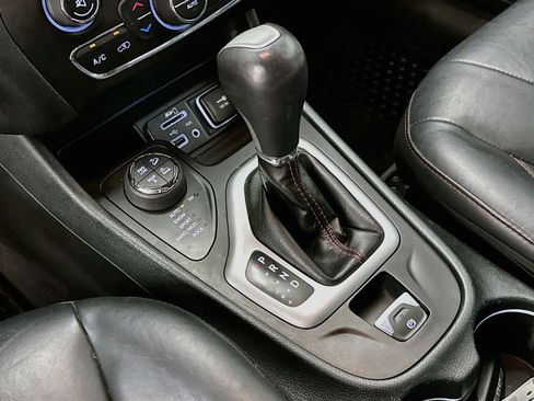 Used 2016 Jeep Cherokee Trailhawk w/ Comfort/Convenience Group AWD/4WD image 25