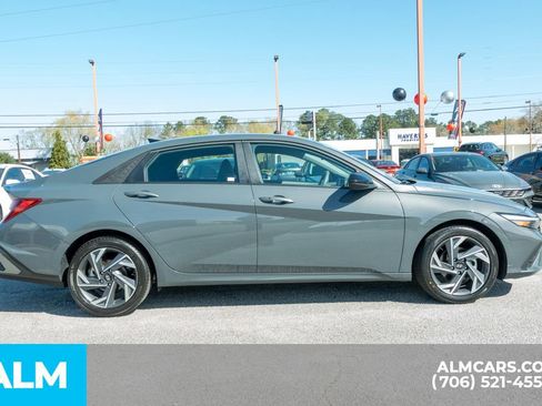 Used 2025 Hyundai Elantra Sport image 5