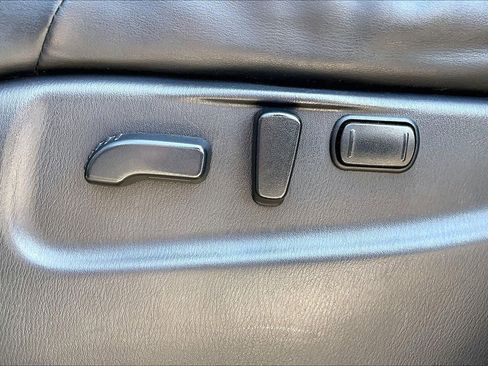 Used 2020 Nissan Armada SL image 32