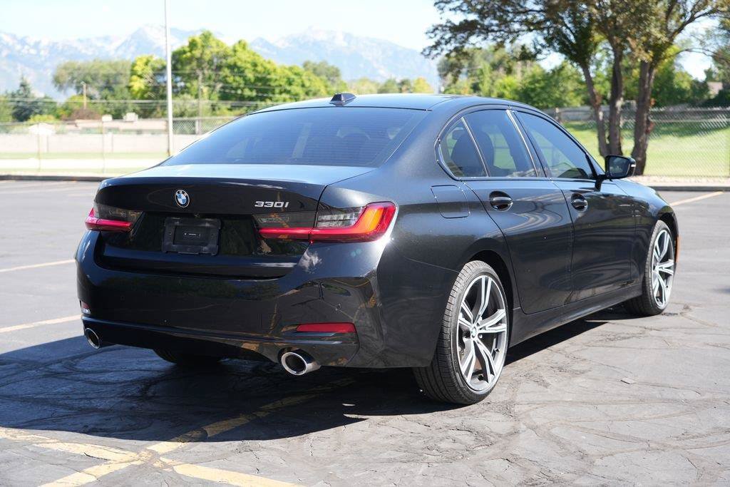Used 2023 BMW 330i Sedan w/ Premium Package RWD image 3