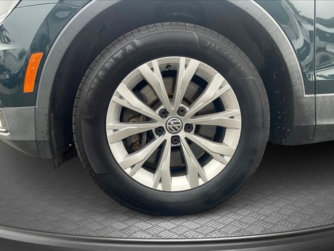 Used 2018 Volkswagen Tiguan SE w/ Panoramic Sunroof Package image 9