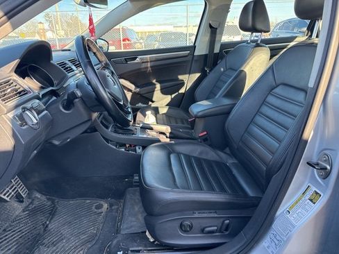 Used 2017 Volkswagen Passat 1.8T SEL Premium image 6