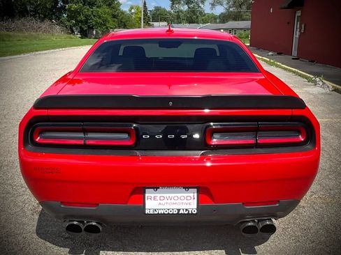 Used 2016 Dodge Challenger R/T Scat Pack w/ Leather Interior Group RWD image 4