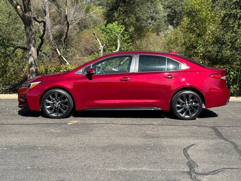 Used 2023 Toyota Corolla SE w/ SE Premium Package FWD image 8