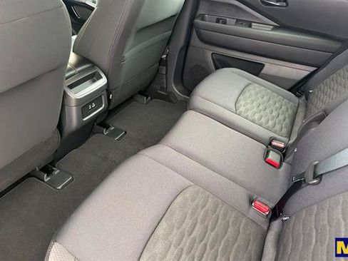 Used 2025 Nissan Pathfinder S AWD/4WD image 14