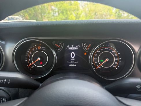 Used 2023 Jeep Gladiator Sport AWD/4WD image 19