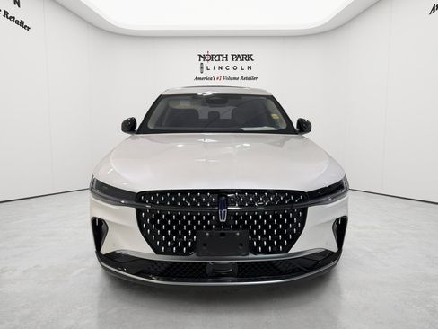 Used 2025 Lincoln Nautilus Premier w/ Equipment Group 102A AWD/4WD image 8