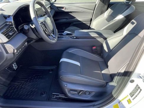 Used 2025 Toyota Camry SE w/ Multimedia Upgrade Package image 14